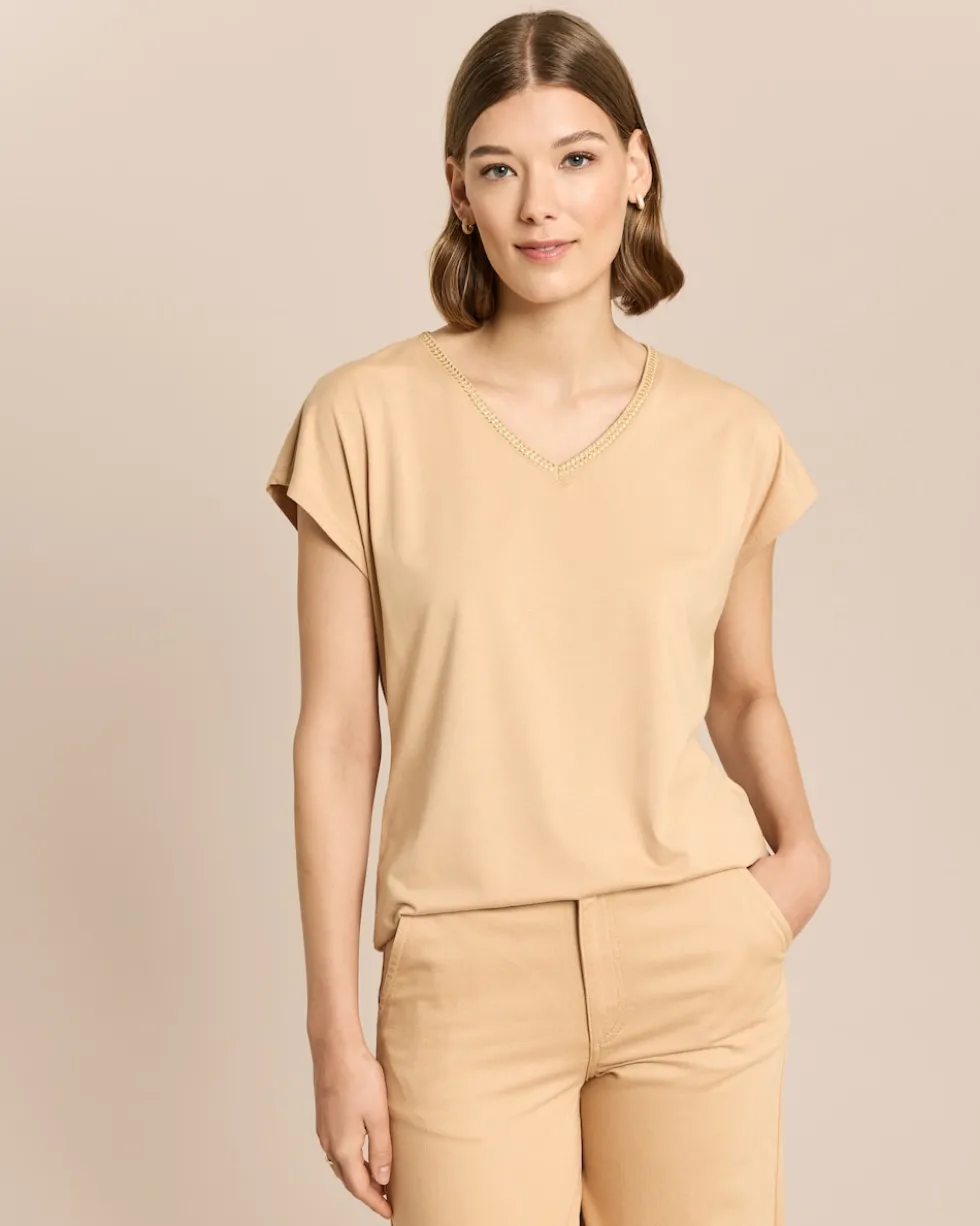 Basic Shirt mit Stickerei