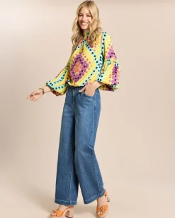 Bluse mit gesmoktem Kragen und Ärmelsaum