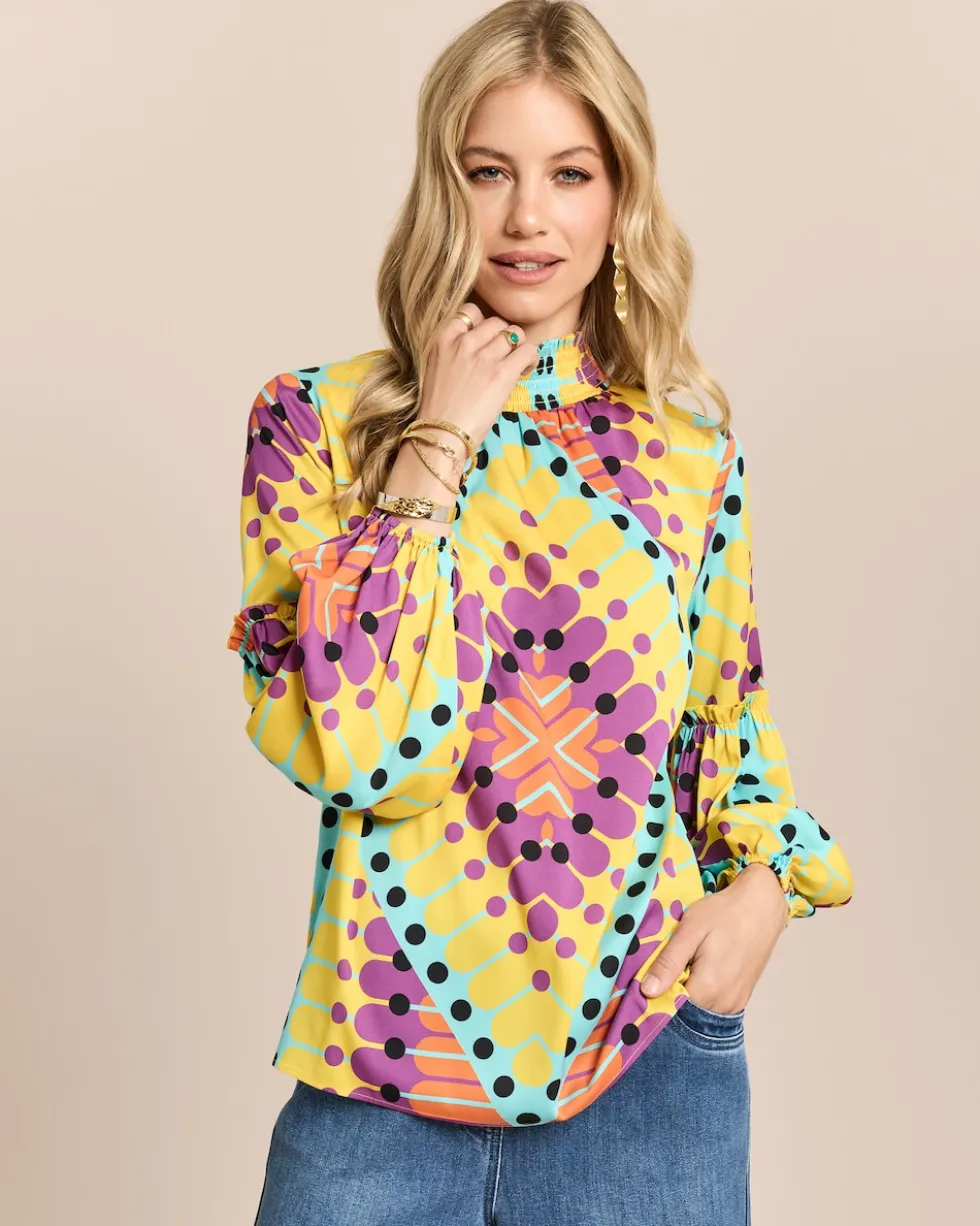 Bluse mit gesmoktem Kragen und Ärmelsaum