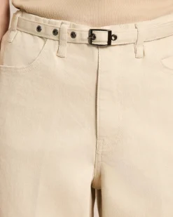 Color Denim mit Gürtel