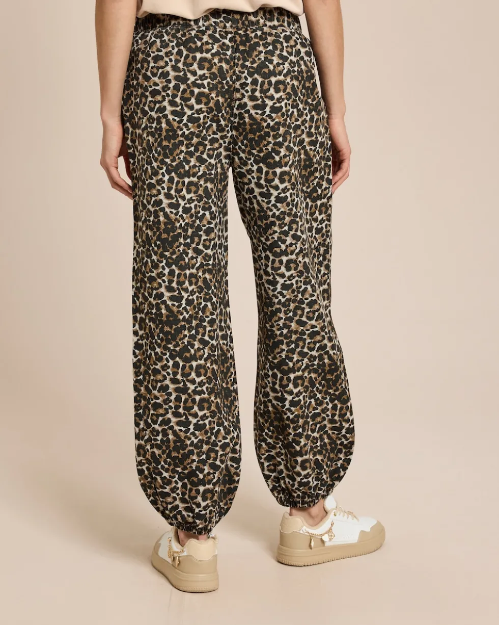 Hose mit Leoprint