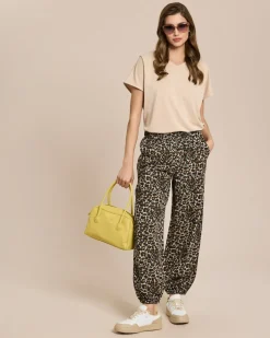 Hose mit Leoprint