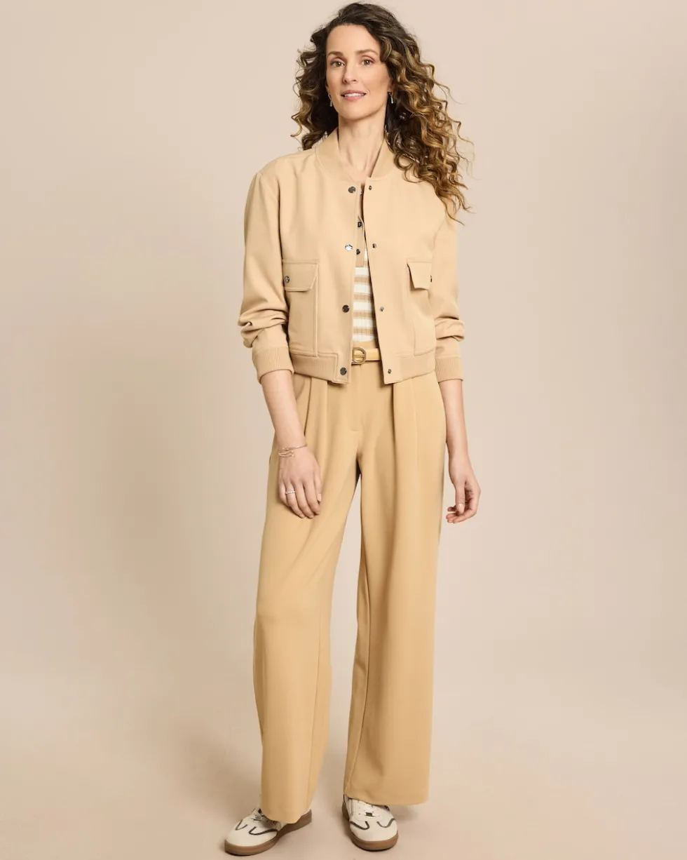 Jacke mit Druckknöpfen