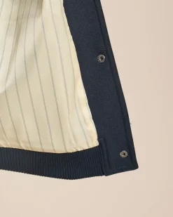 Jacke mit Druckknöpfen