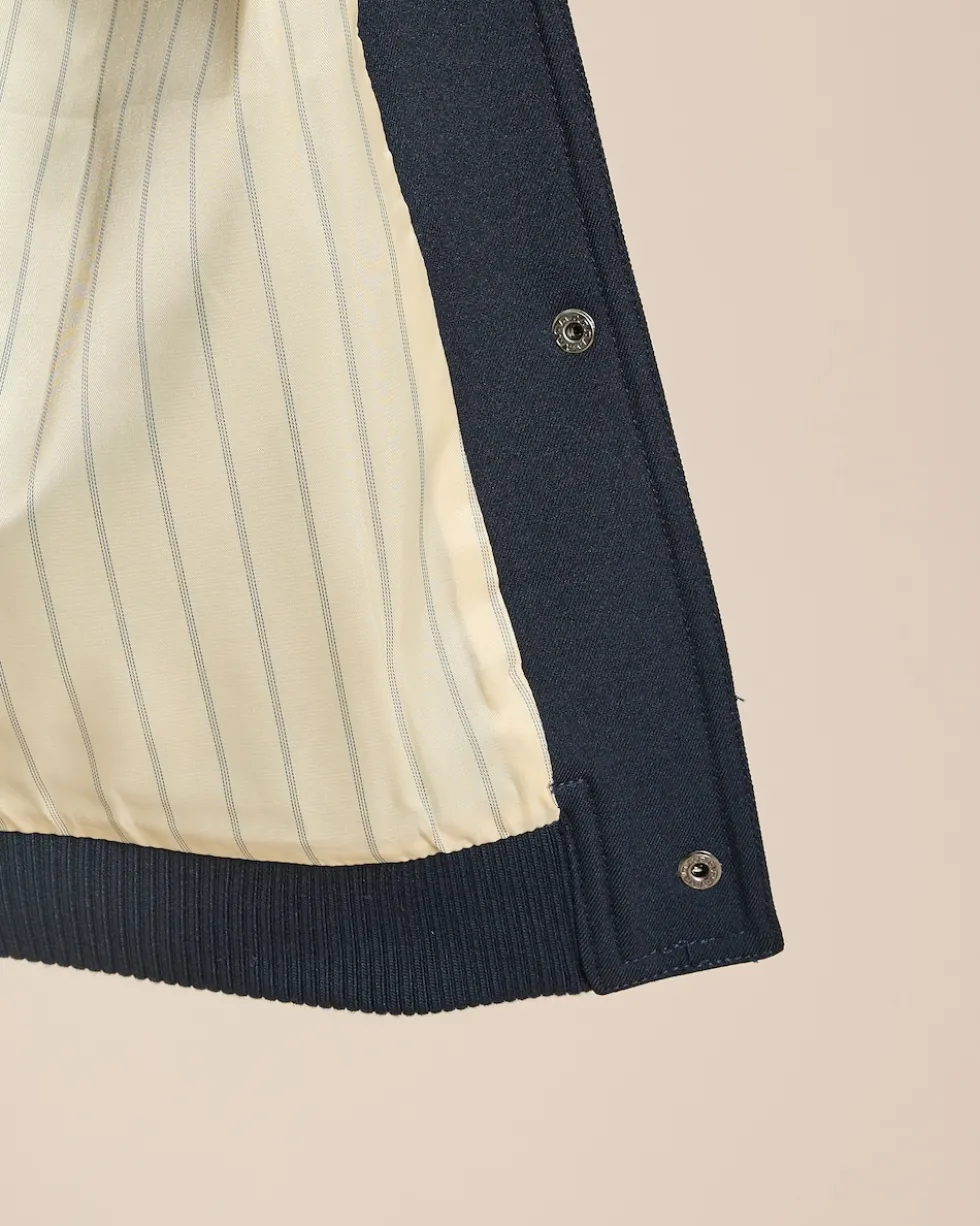 Jacke mit Druckknöpfen