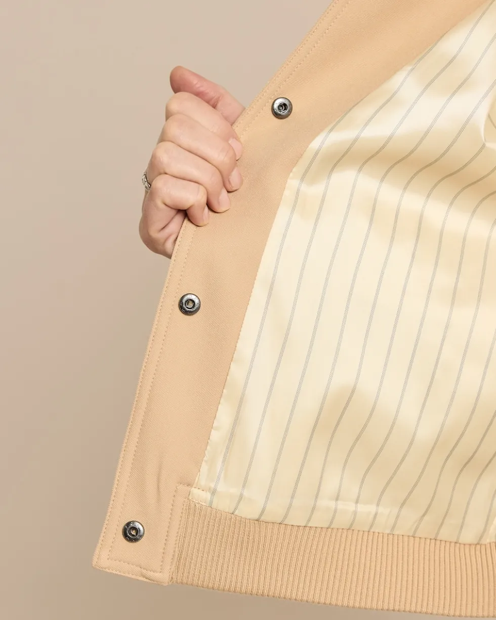 Jacke mit Druckknöpfen