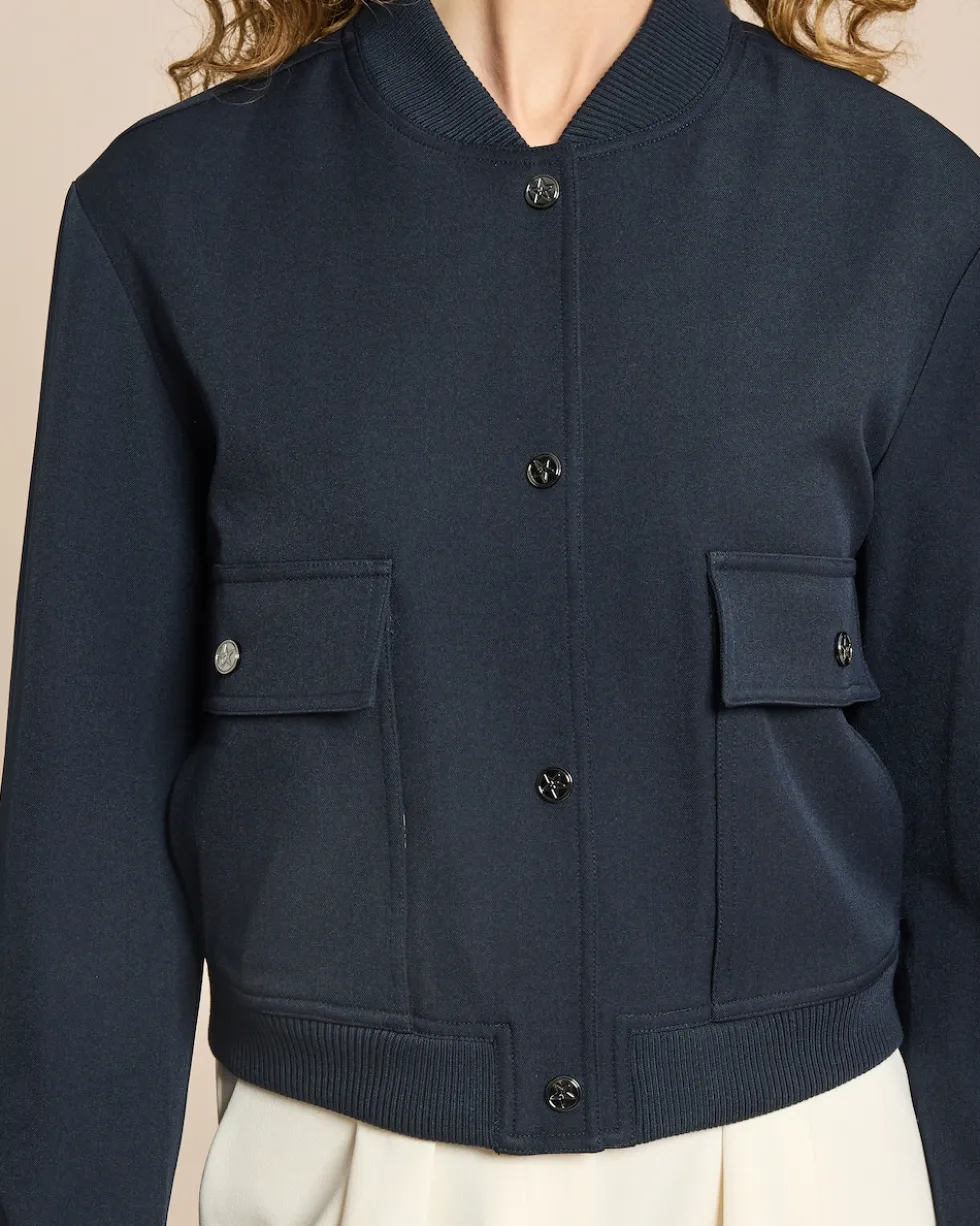 Jacke mit Druckknöpfen