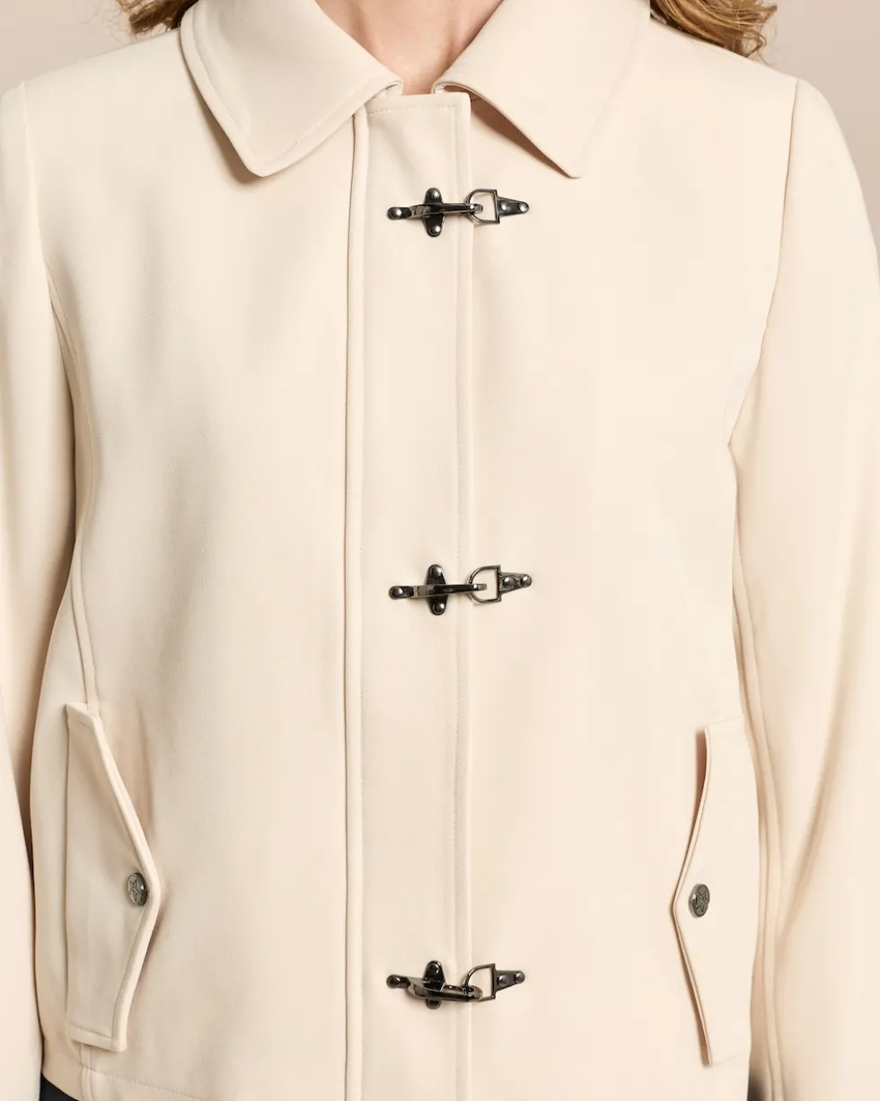 Jacke mit Hakenverschluss
