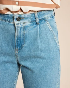 Jeans mit Kontrastdetails