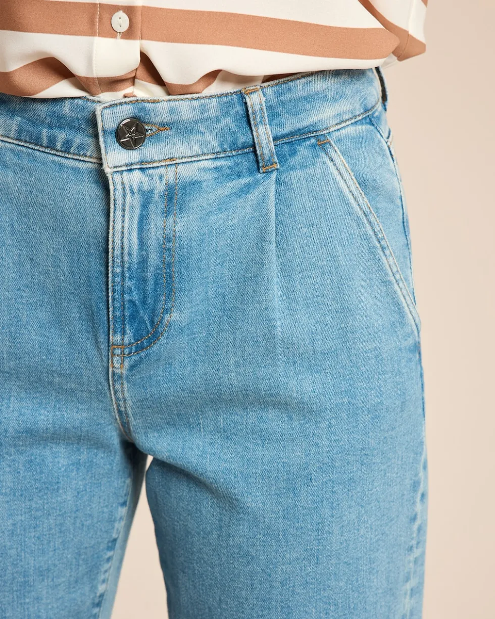 Jeans mit Kontrastdetails