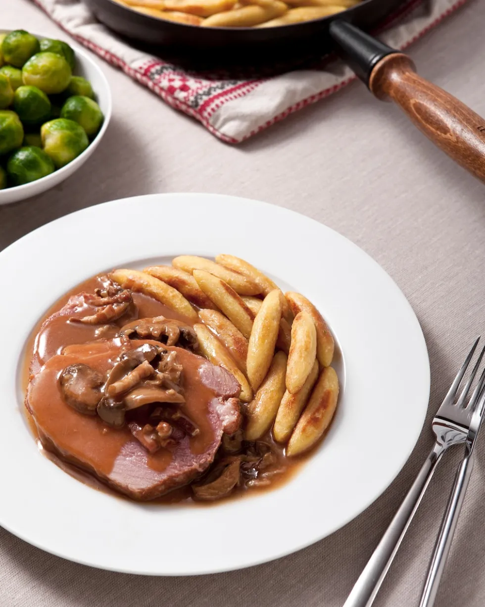 Jägerbraten in Champignonsoße