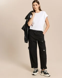 Kurzarmshirt mit besonderen Ärmeln