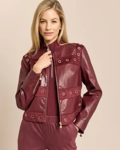 Lederimitatjacke mit Oesenverzierung