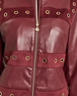 Lederimitatjacke mit Oesenverzierung