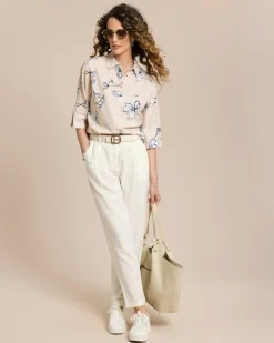 Leinen-Bluse mit Schmuckkette
