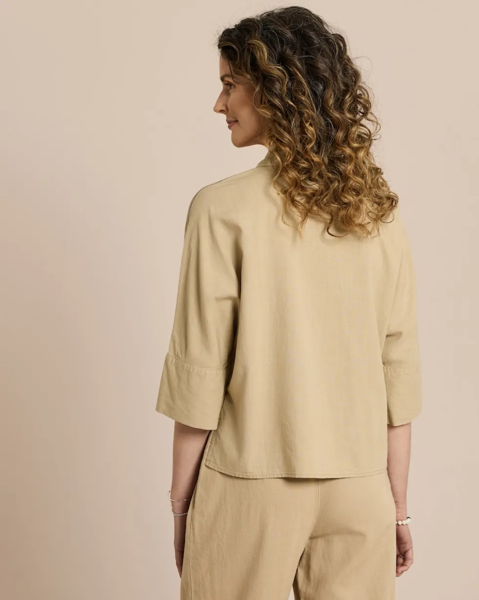 Leinen-Bluse mit Schmuckkette