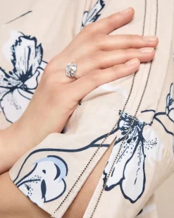 Leinen-Bluse mit Schmuckkette