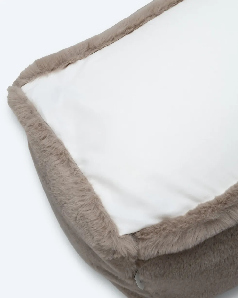 Loungepouf in Kaninchenfell-Optik