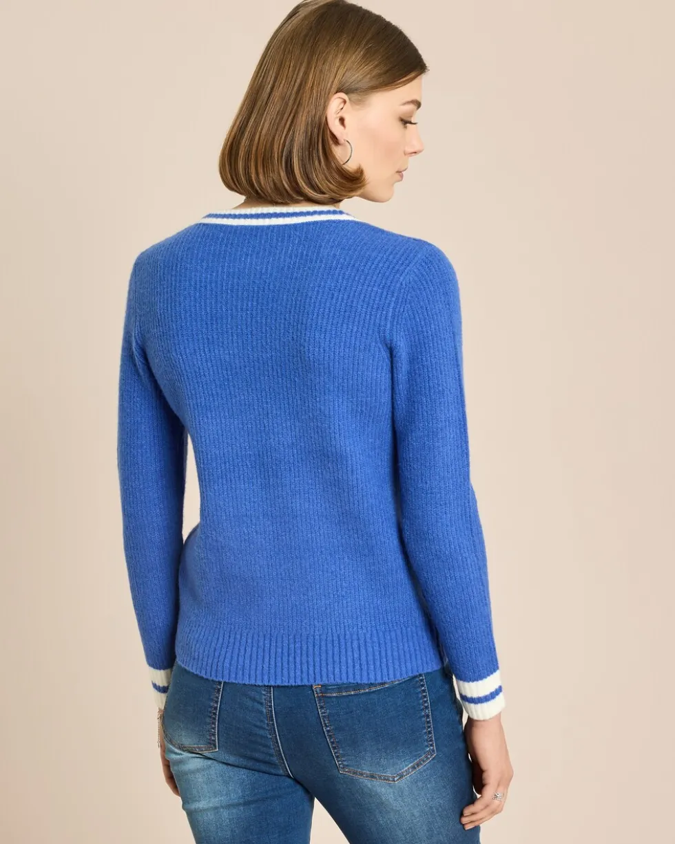 Pullover im College Look