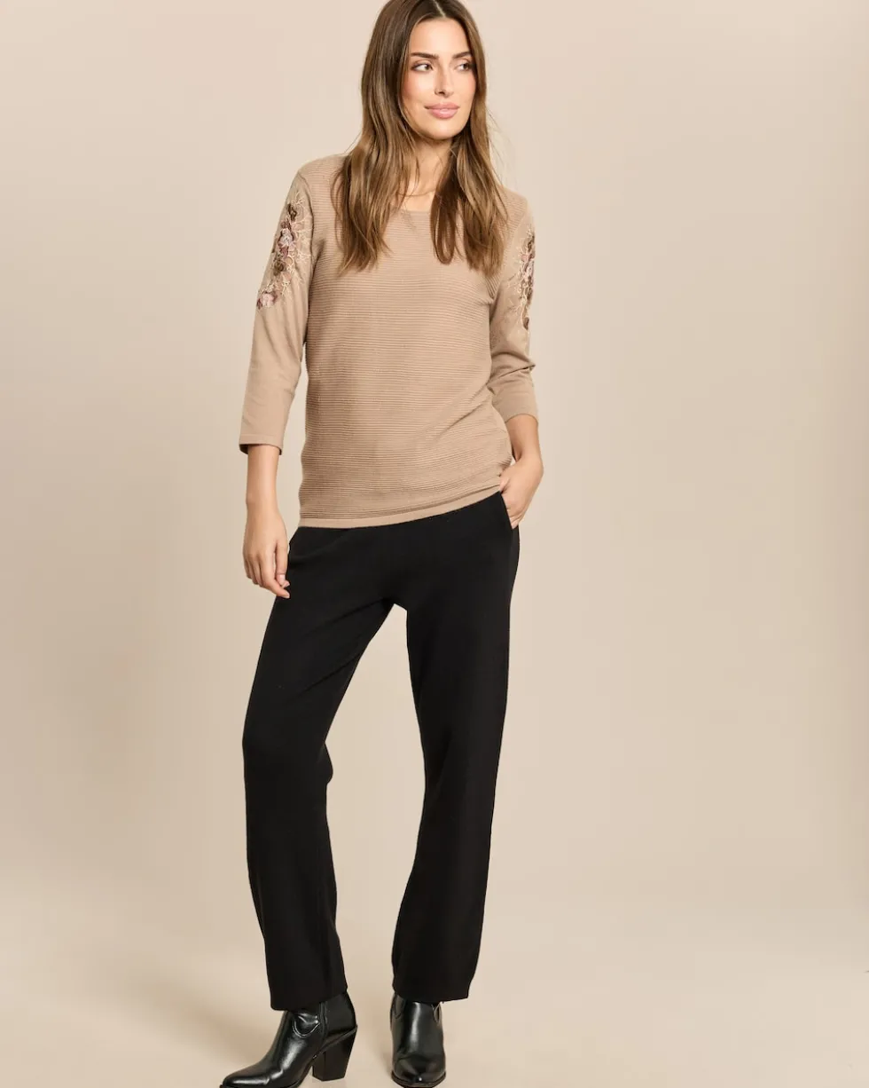 Pullover mit Blumenstickerei