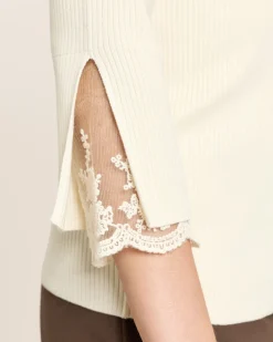 Pullover mit Spitzenbesatz