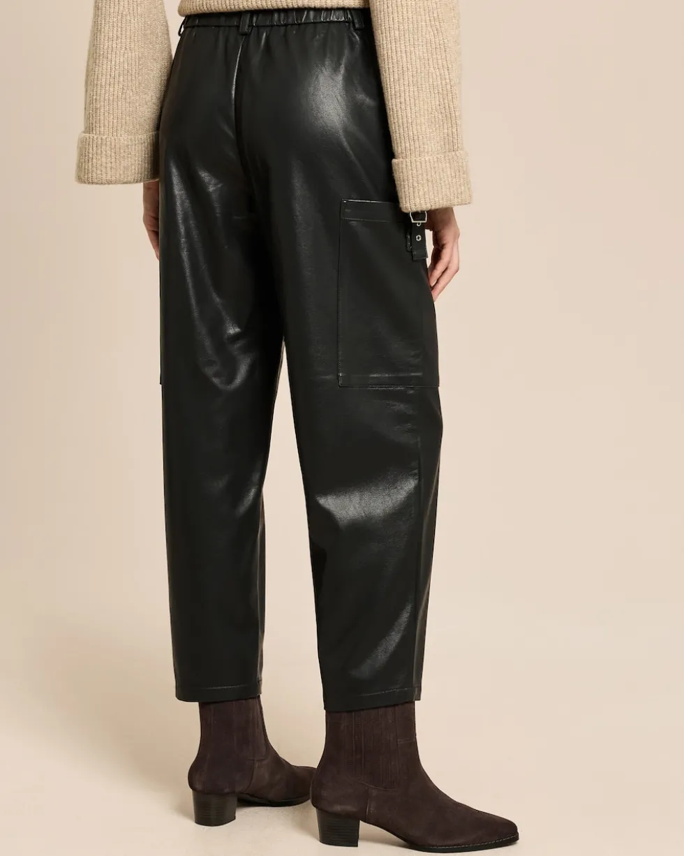 Relaxed-fit Hose aus veganem Leder