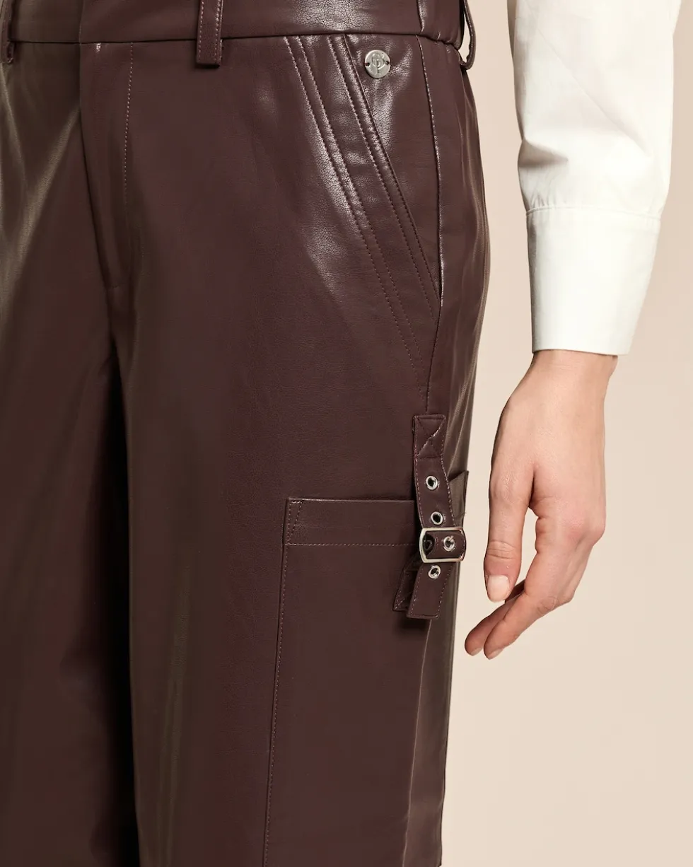 Relaxed-fit Hose aus veganem Leder