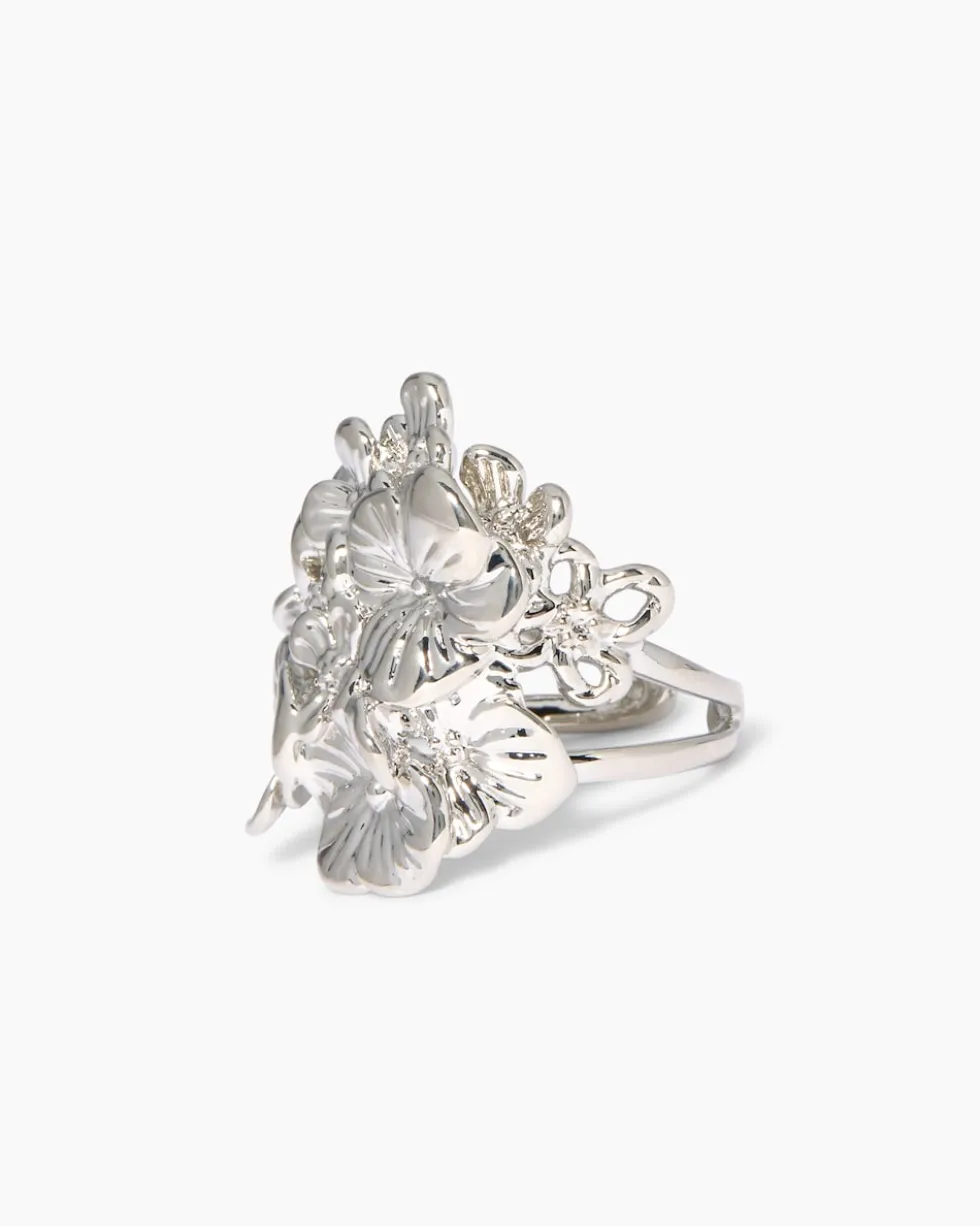 Ring mit Blütenmotiv