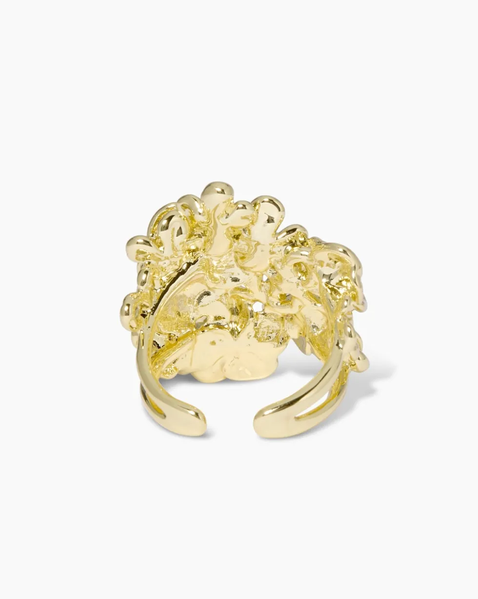 Ring mit Blütenmotiv