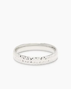 Ring mit diamantierter Oberfläche