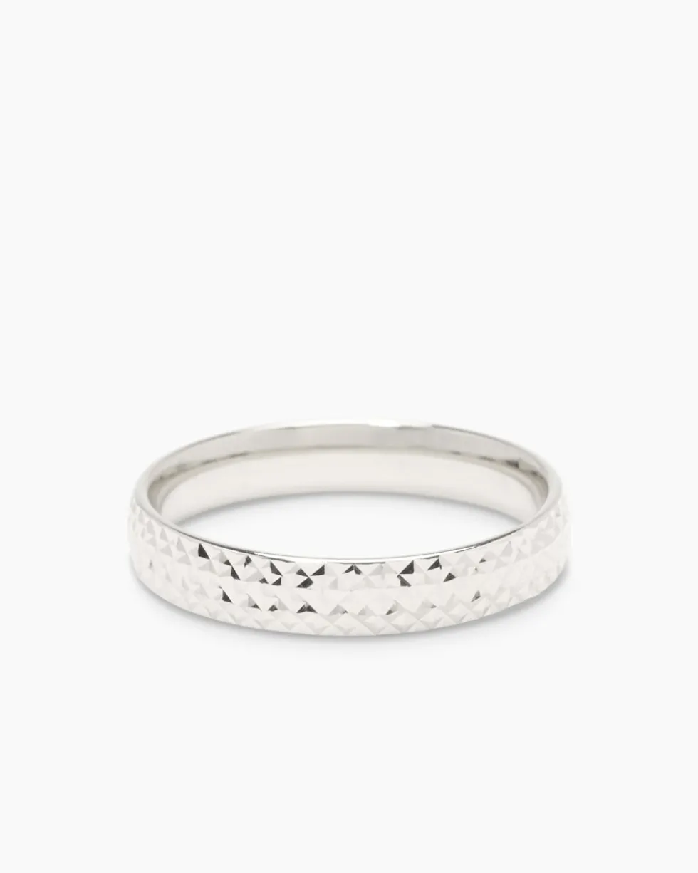 Ring mit diamantierter Oberfläche