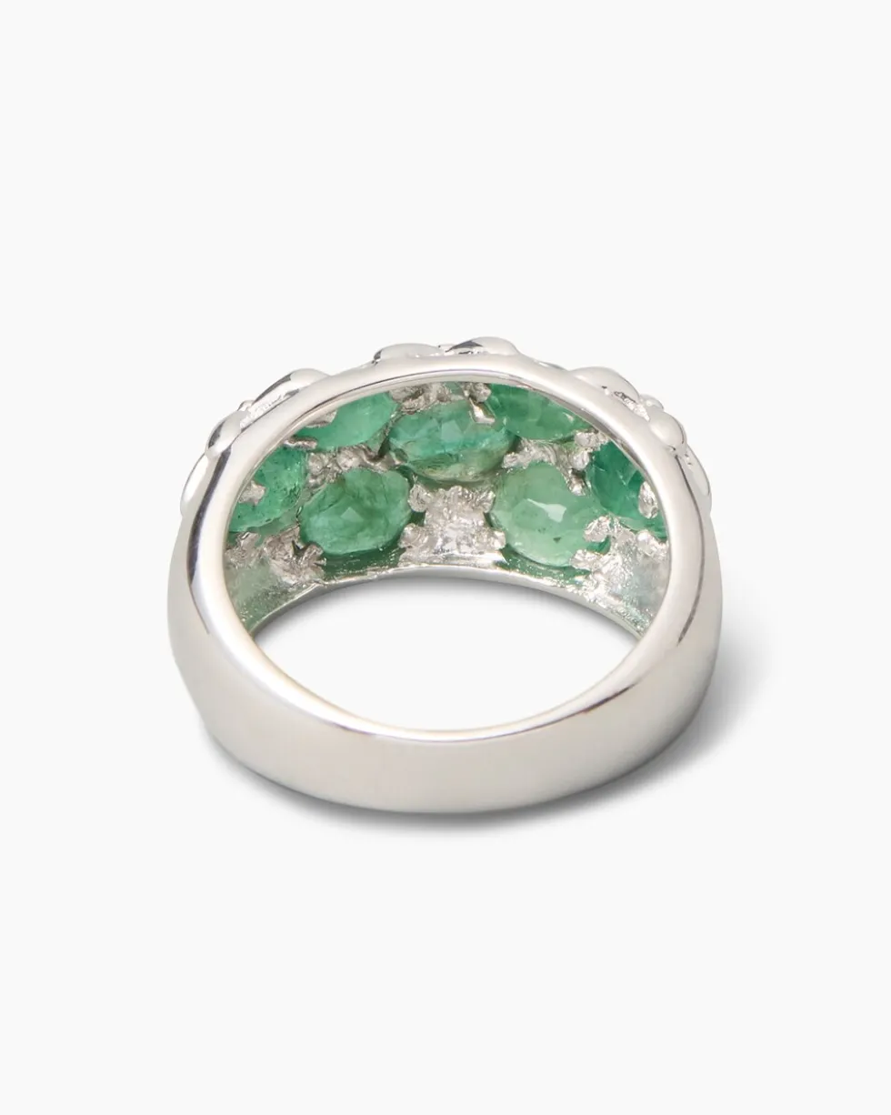 Ring mit Edelsteinen