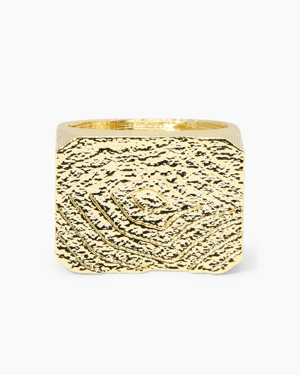 Ring mit strukturierter Oberfläche
