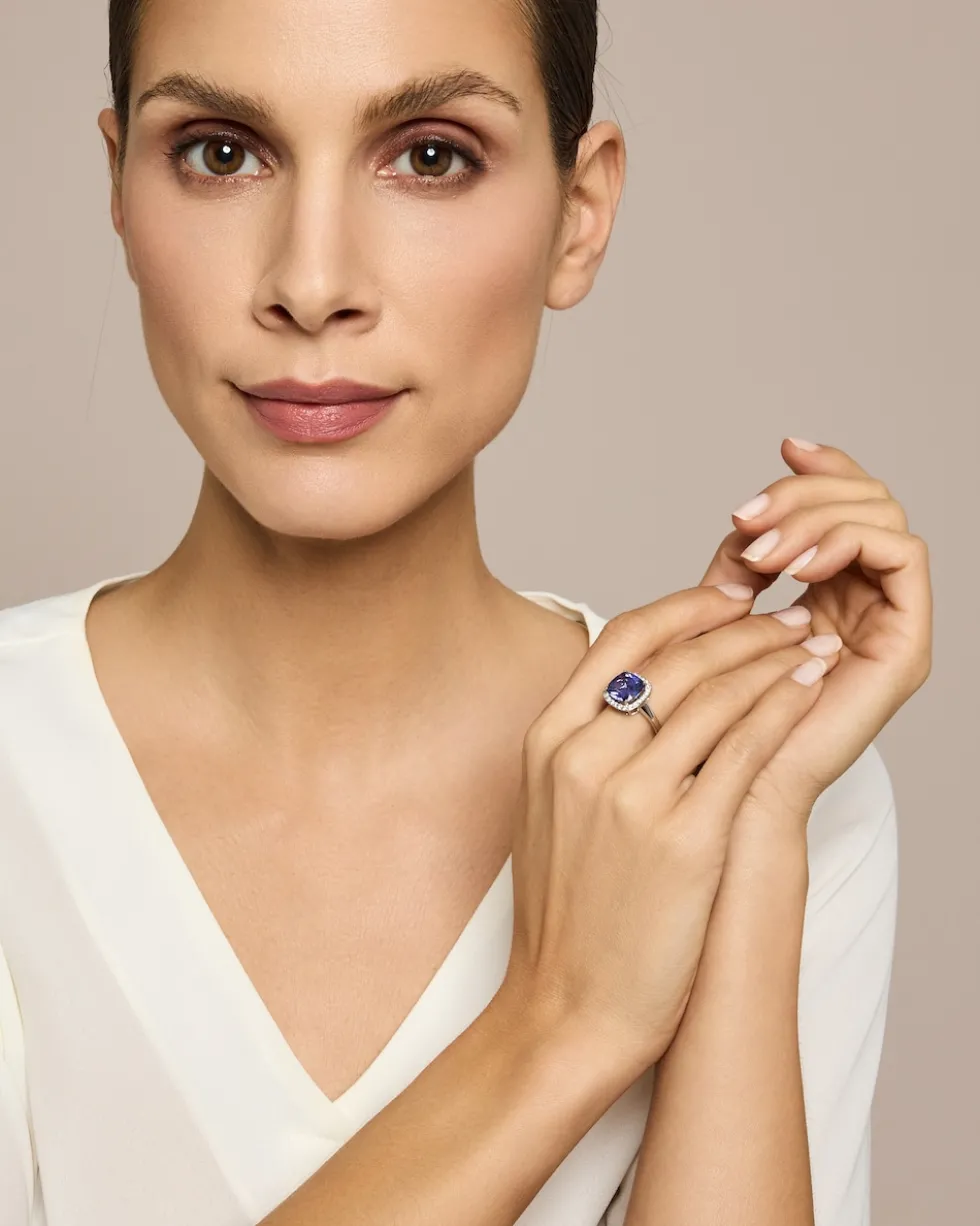 Ring mit Tansanit AAAAA und Brillanten