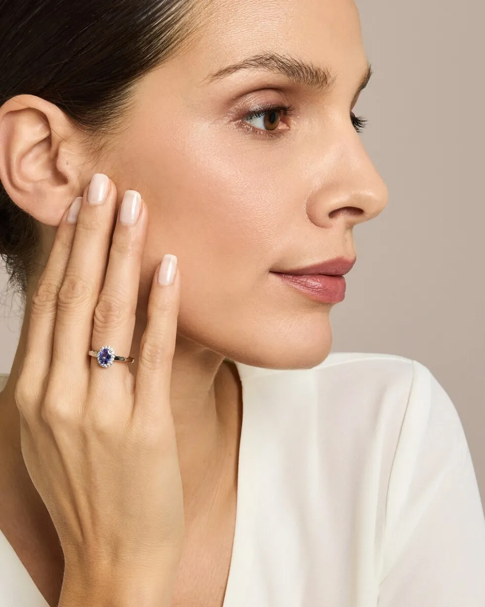 Ring mit Tansanit AAAA+ und Zirkonen