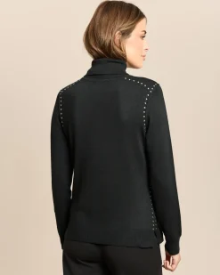Rollkragenpullover mit Nietenbesatz