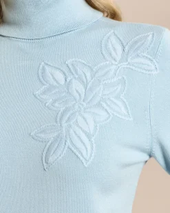 Rollkragenpullover mit Stickerei