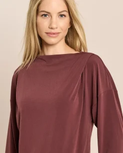 Shirt mit drapierter Schulter