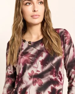 Shirt mit Holz-Perlen am Ausschnitt