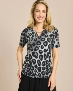 Shirt mit Kettendeko am Ausschnitt