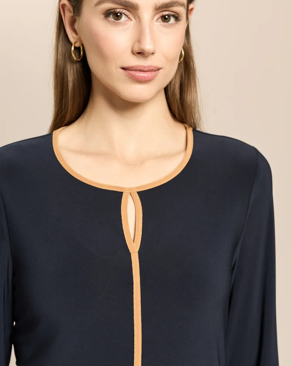 Shirt mit Paspelierung und Schlitz