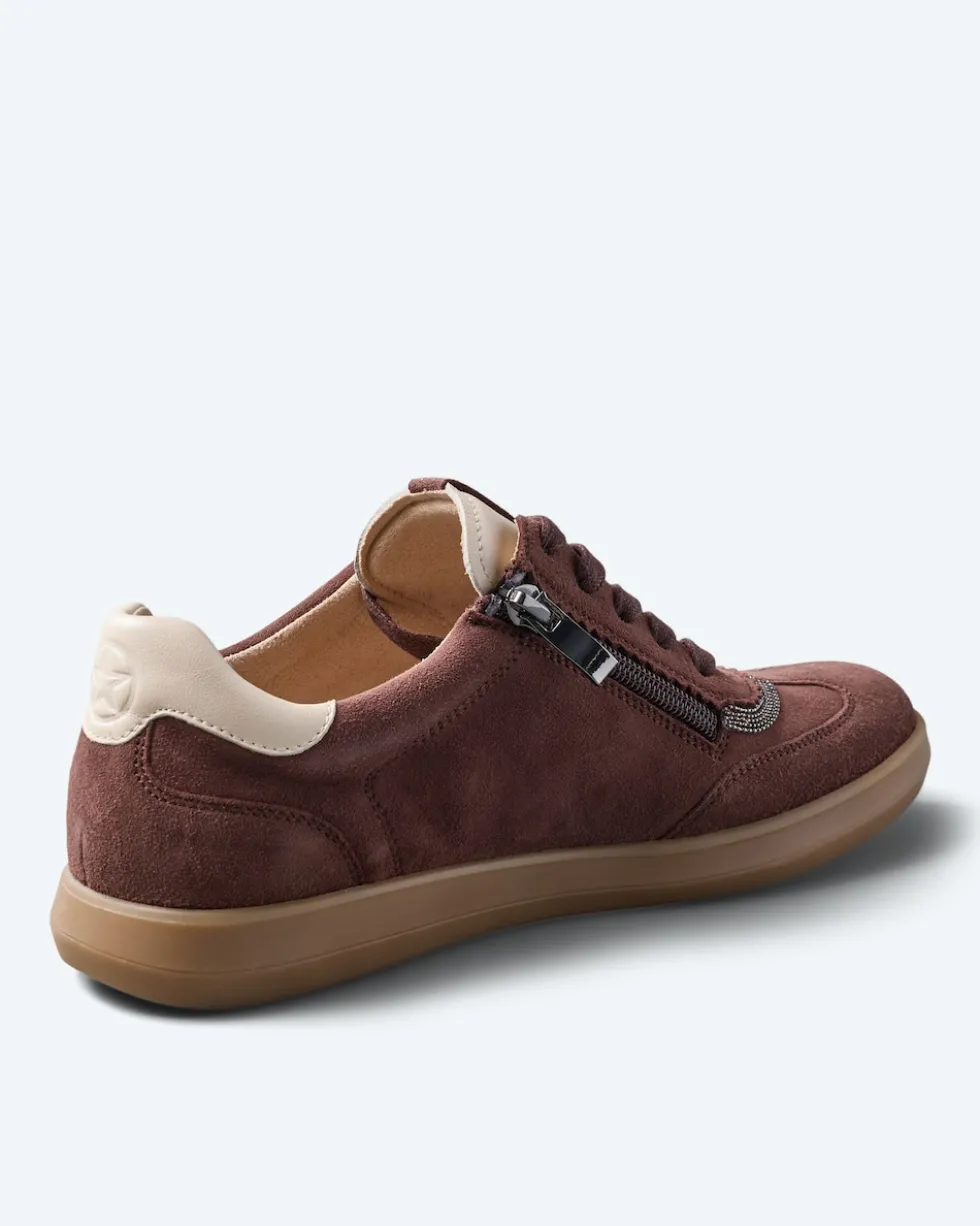 Sneaker mit Streifen