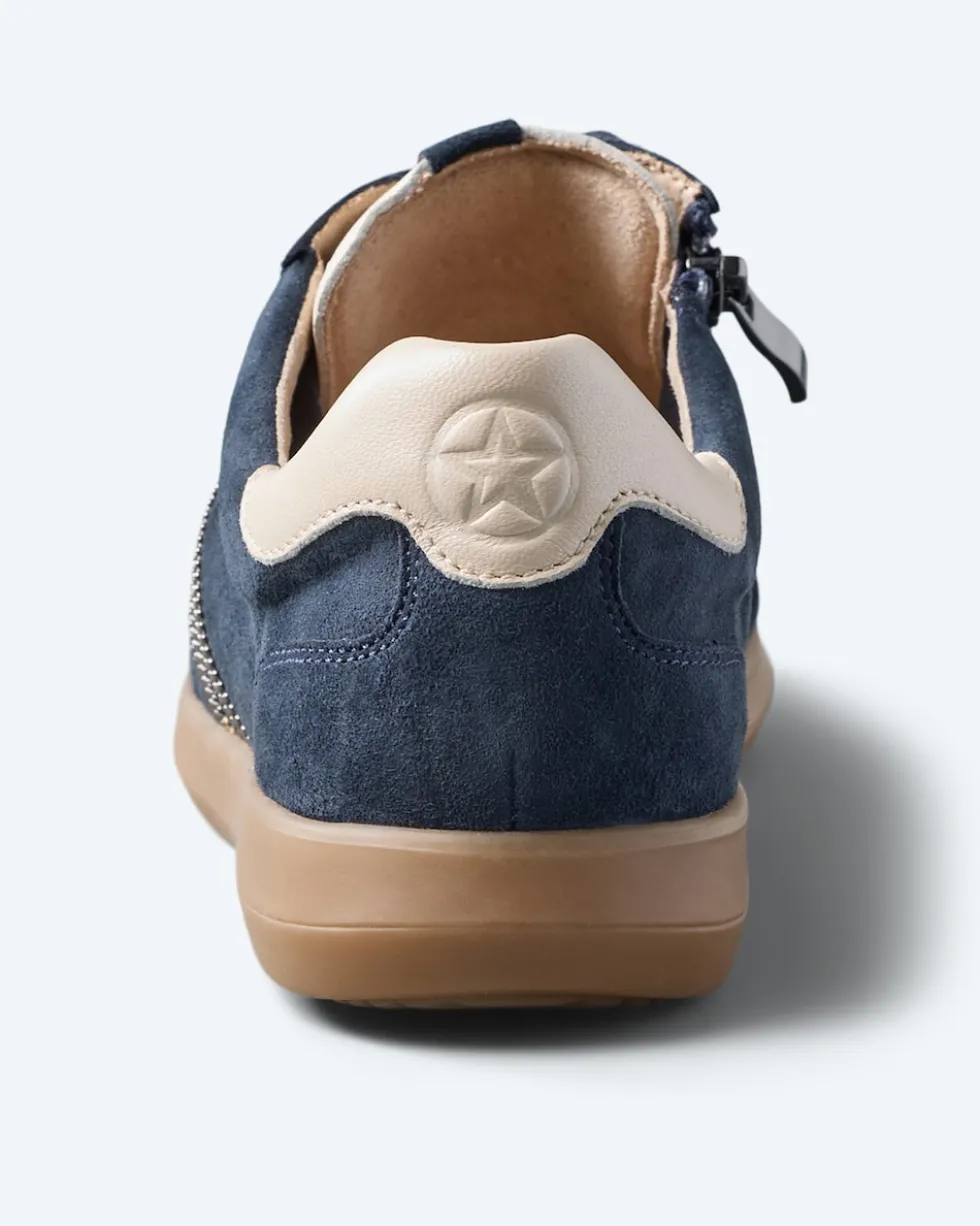 Sneaker mit Streifen