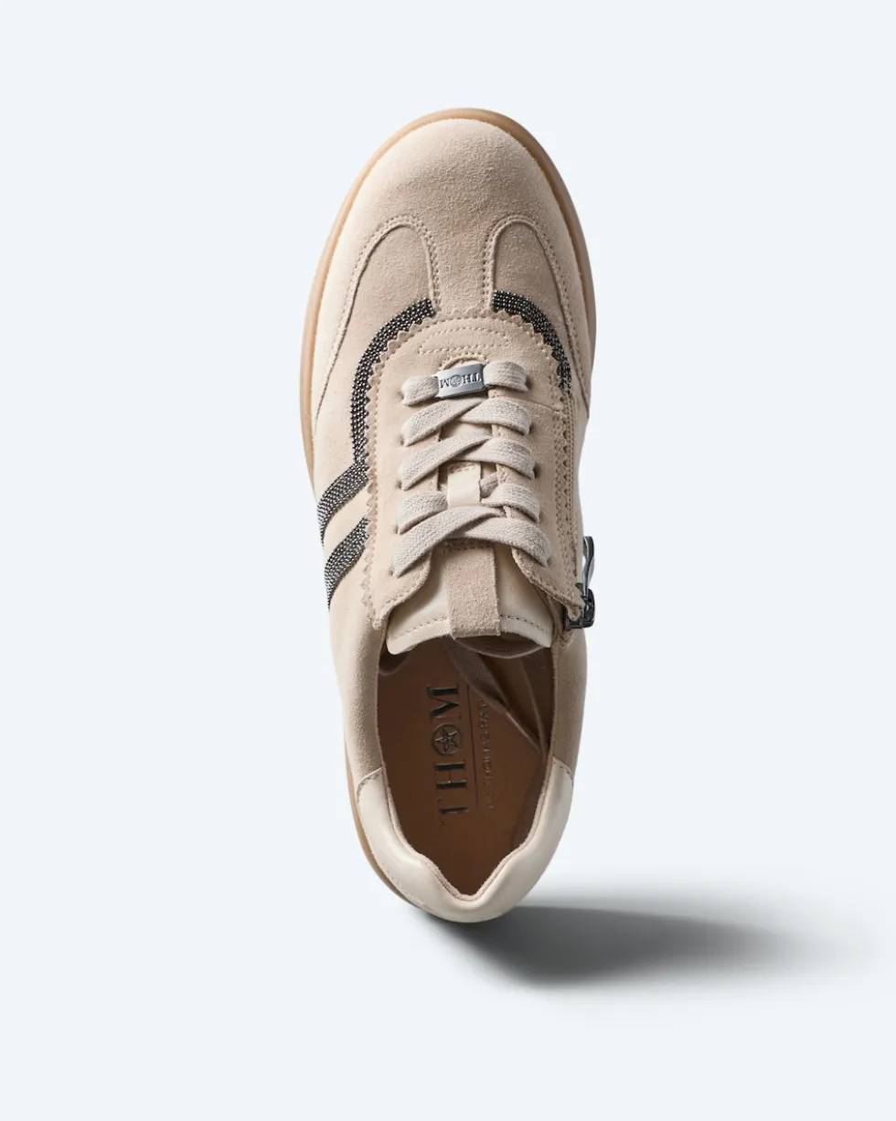 Sneaker mit Streifen