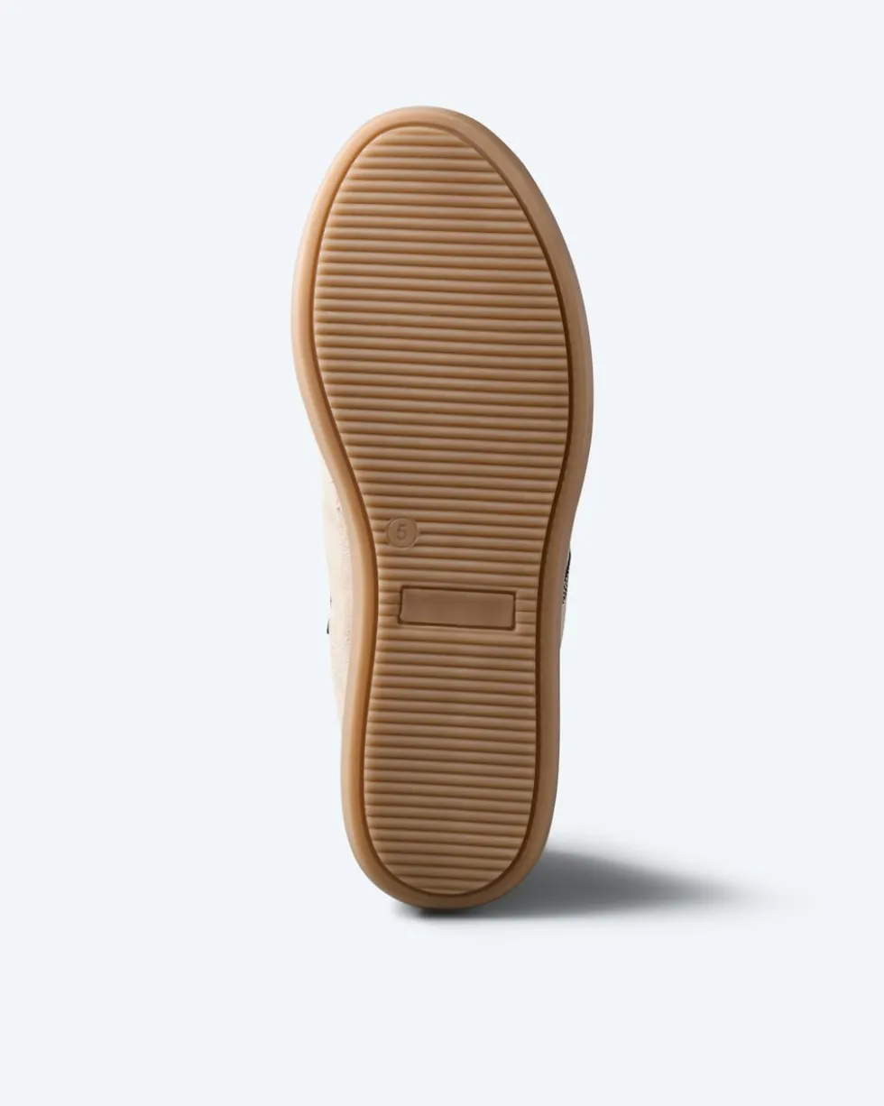 Sneaker mit Streifen