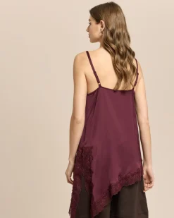 Spitzentop mit schrägem Saum