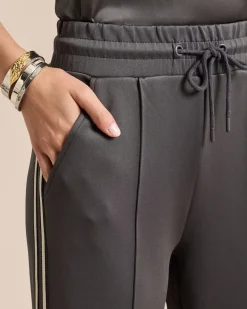 Straight Leg Hose mit Kontraststreifen