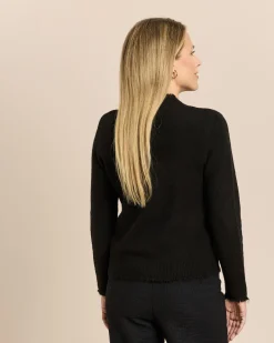 Strickjacke mit Goldknöpfen